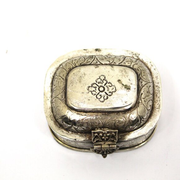 Beautiful Silver Tooled Etched Tin Trinket Box Floral Design Hinged Box - Picture 2 of 9